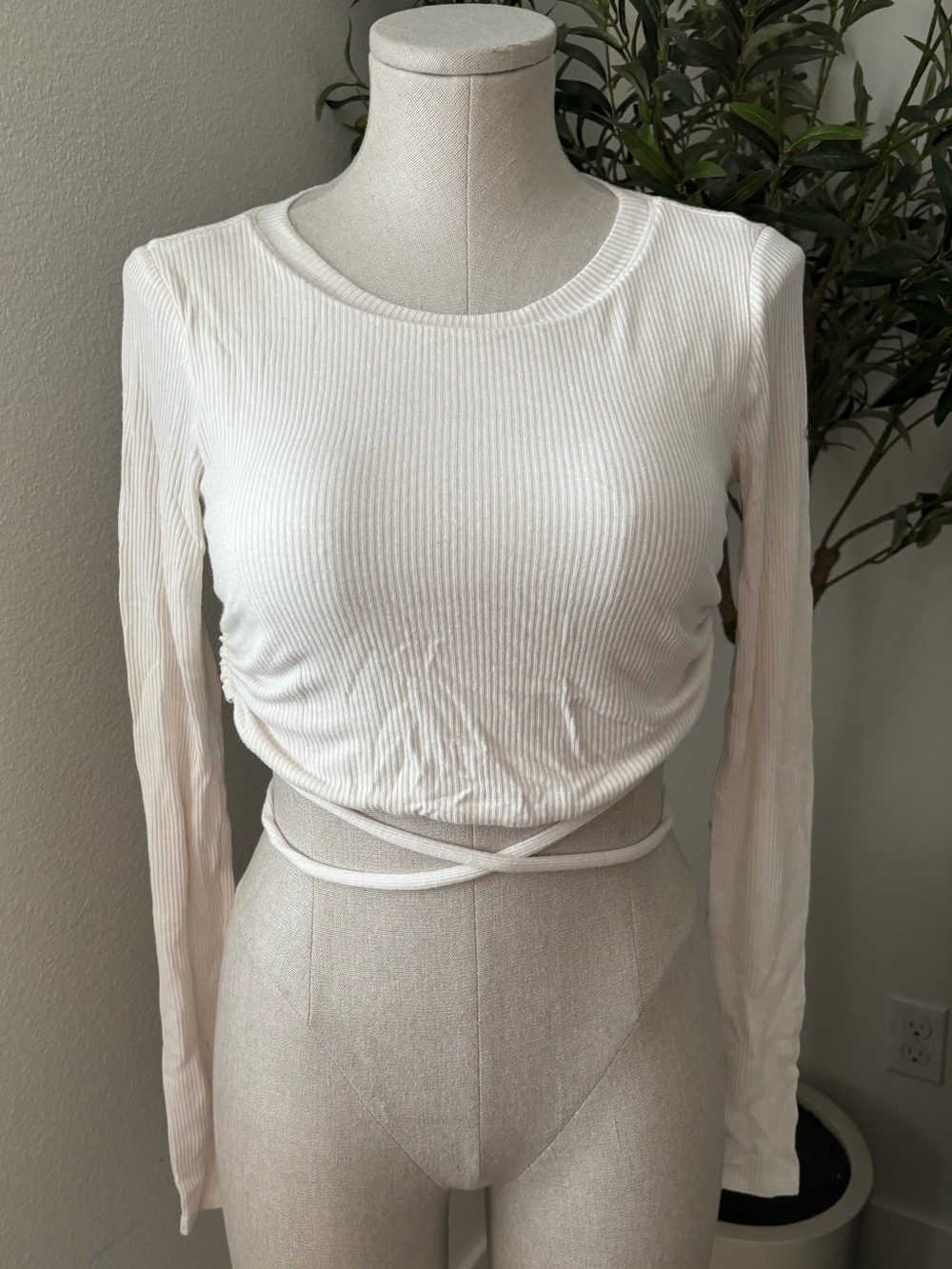 Alo Manifest Ribbed Long Sleeve Tie Waist Knit Crop Top